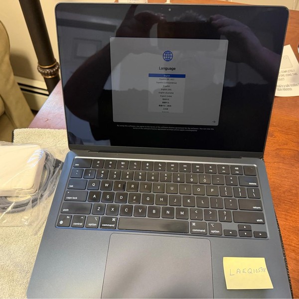 MacBook Air 2022 (M2) - 13 inch - 256 GB, Midnight, 8 GB, Apple M2