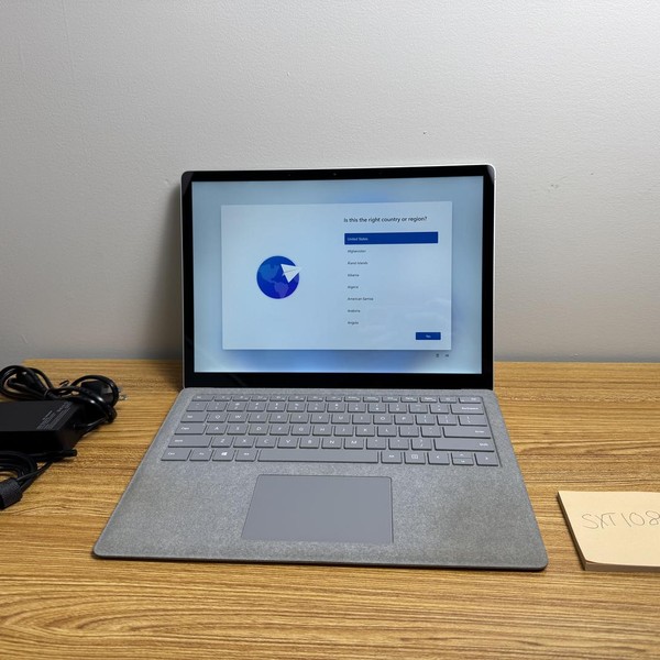 Microsoft Surface Laptop 2 - 128 GB, Platinum, 8 GB, Intel Core i5