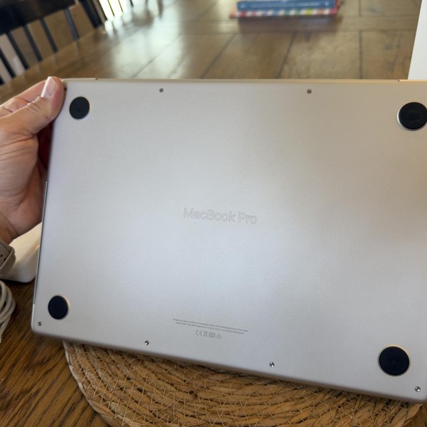 MacBook Pro 2021 - 14 inch - 512 GB, Silver, 16 GB, Apple M1 Pro 8-core