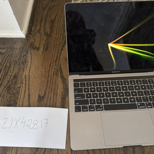 MacBook Pro 2017 (With Touch Bar) - 13 inch - I5, Gray, 256 GB, 8 GB