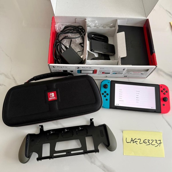 Nintendo Switch - 32 GB, Red & Blue