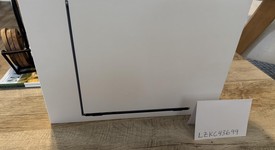 New
													MacBook Air 2022 - 13" - Apple M2, Midnight, 256 GB, 16 GB, photo 1 of 5