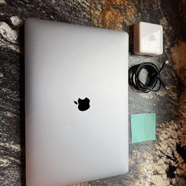 MacBook Pro 2019 - 16 inch - 2 TB, Gray, 32 GB, Intel Core i9