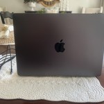 Mint MacBook Pro 2026 - 14 inch (M5) - 1 TB, Space Black, 16 GB, Apple M5, Standard Display