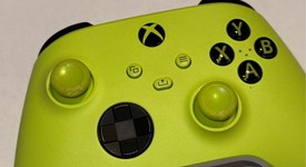 Good
													Xbox Wireless Controller (2020) - Yellow, Electric Volt, photo 6 of 6