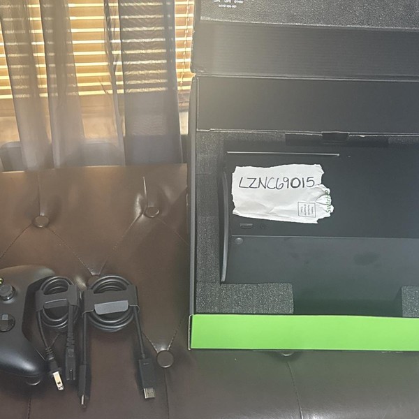 Xbox Series X (2020) - 1 TB, Black, standard