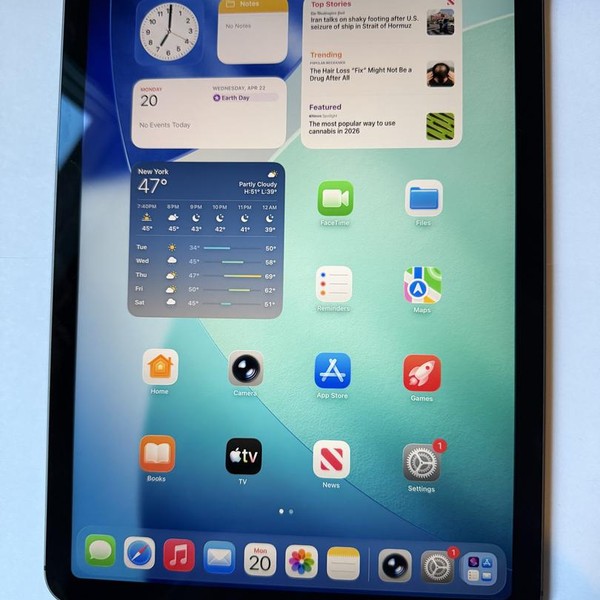 Apple iPad Air (5th Gen) - Unlocked, 64 GB, Gray, A2589