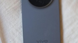 Mint
													Vivo X300 - Unlocked Non-US, Black, 512 GB, 16 GB, photo 4 of 11