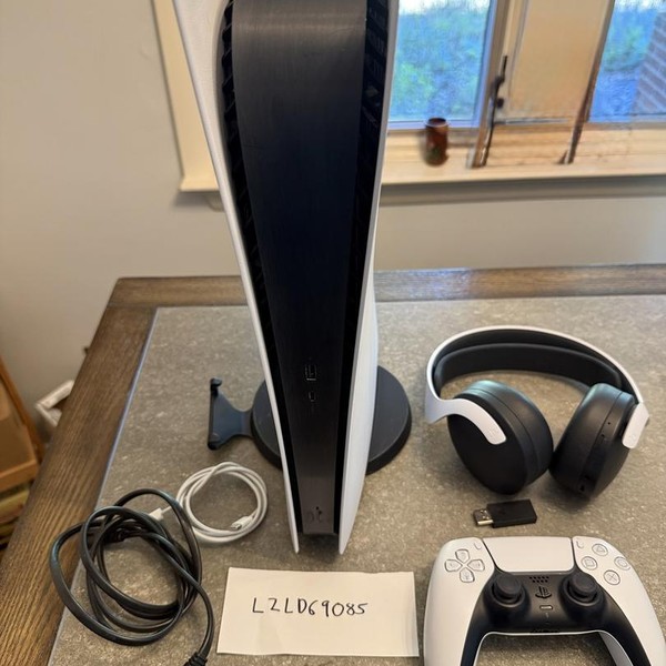 PlayStation 5 Digital Edition (2020) - White, 825 GB, Digital Edition