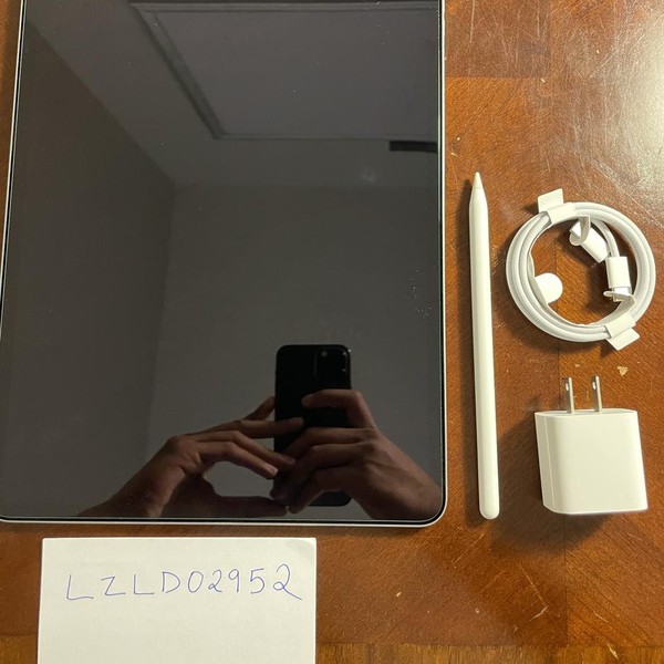 Apple iPad Pro 12.9 inch 6th Gen 2022 - Wi-Fi, 256 GB, Gray