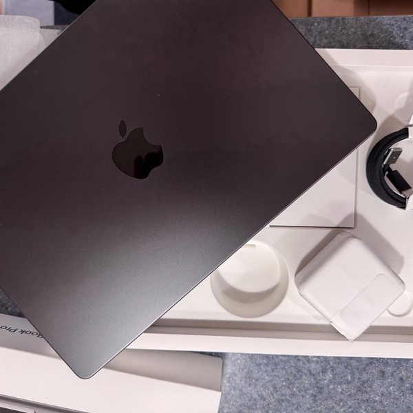 MacBook Pro Late 2023 (M3) - 14 inch - 512 GB, Black, 18 GB, Apple M3 Pro 11-core, 14-core GPU