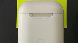 Used
													Apple AirPods 2nd Gen - Lightning Case, photo 3 of 5