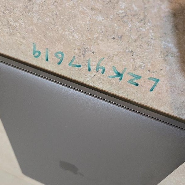 MacBook Pro 2020 - 13 inch - 1 TB, Gray, 16 GB, Apple M1