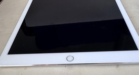 Good
													Apple iPad Pro 12.9" 2nd Gen 2017 - Unlocked, Silver, 256 GB, photo 2 of 8