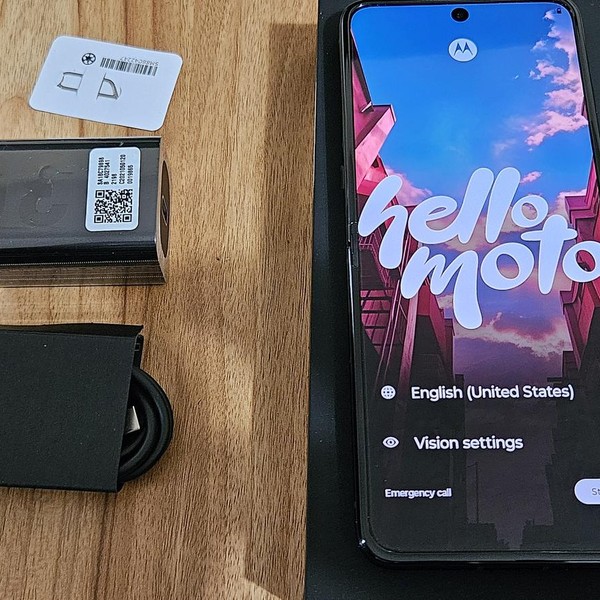 Motorola Razr Ultra (2025) - Unlocked, 512 GB, PANTONE Scarab, 16 GB