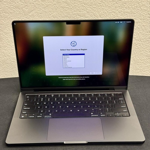 MacBook Pro 2024 - 14 inch - 1 TB, Space Black, 32 GB, Apple M4