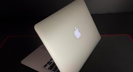 Good
													MacBook Air 2017 - 13" - I5, Silver, 128 GB, 8 GB, photo 4 of 9