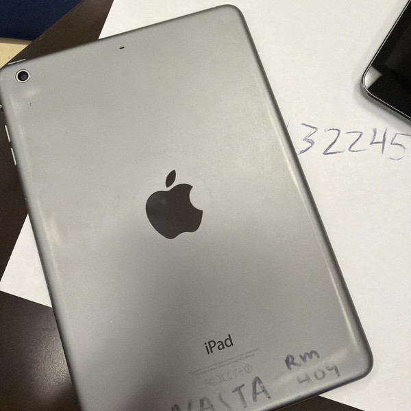 Apple iPad Mini 2 Retina - Wi-Fi, 16 GB, Silver