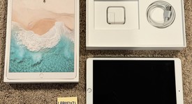 Good
													Apple iPad Pro 10.5" - Wi-Fi, Rose Gold, 64 GB, photo 2 of 5