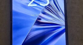 Good
													Motorola Razr (2025) - Unlocked, Blue, 256 GB, 8 GB, photo 1 of 8