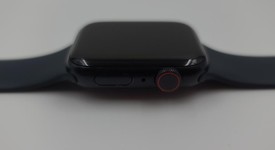 Fair
													Apple Watch SE 2nd Gen 44mm - Unlocked, Midnight, A2727 - Cellular, Aluminum, photo 4 of 5