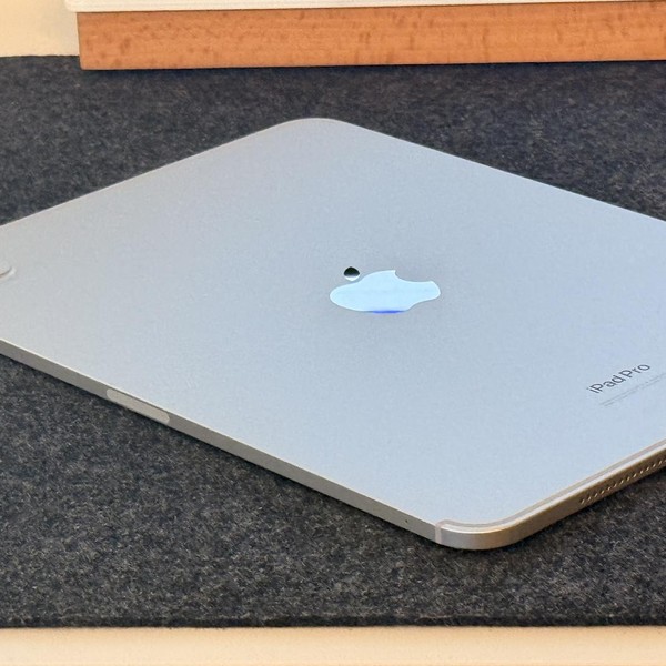 Apple iPad Pro 11 inch (M4) 2024 - Unlocked, 1 TB, Silver, 16 GB, A2837, Standard Glass