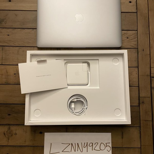 MacBook Pro 2022 - 13 inch - 256 GB, Gray, 16 GB, Apple M2