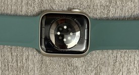 Good
													Apple Watch Series 9 41mm - Unlocked, Starlight, A2982 - Cellular, Aluminum, photo 4 of 8