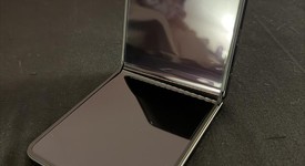 Good
													Samsung Galaxy Z Flip7 - Unlocked, Jet Black, 256 GB, 12 GB, SM-F766U1, photo 4 of 8