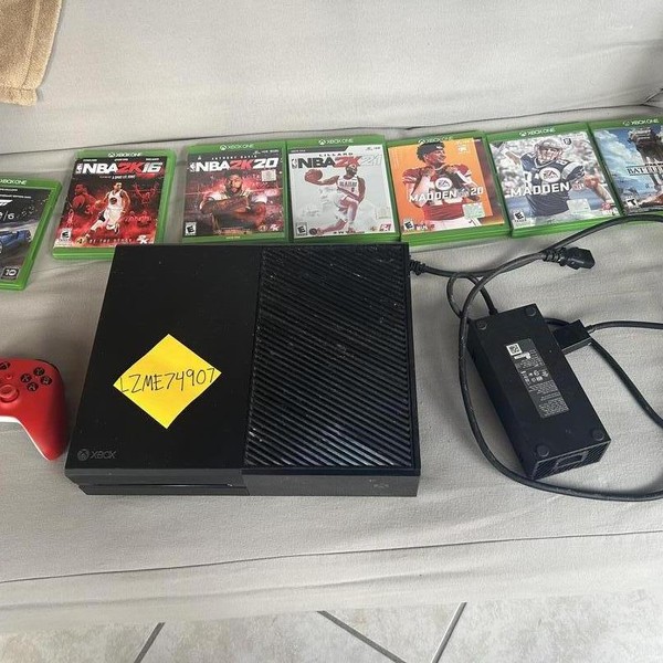 Xbox One (2013) - Black, 1 TB