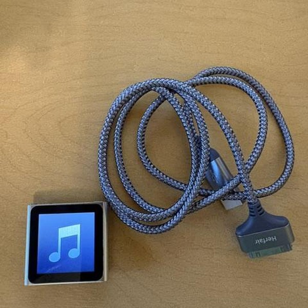 Apple iPod Nano 6th Gen - 8 GB, Silver