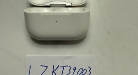Used
													Apple AirPods Pro - Wireless Case, photo 4 of 9