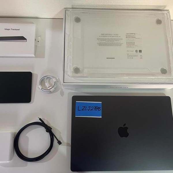 MacBook Pro Late 2023 (M3) - 16 inch - 1 TB, Black, 36 GB, Apple M3 Max 14-core, 30-core GPU