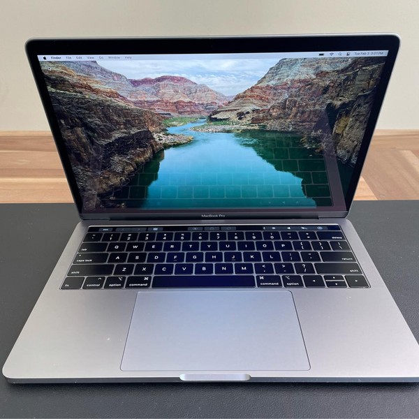 MacBook Pro 2019 - 13 inch - 1 TB, Gray, 16 GB, Intel Core i7