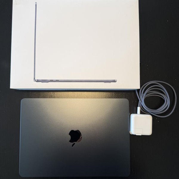 MacBook Air 2024 (M3) - 13 inch - 256 GB, Midnight, 8 GB, Apple M3, 8-core GPU