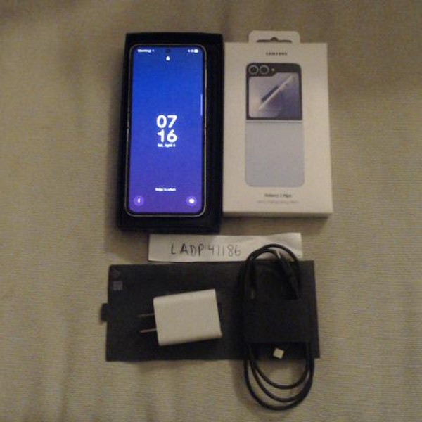 Samsung Galaxy Z Flip6 - Unlocked, 256 GB, Yellow, 12 GB, SM-F741U1