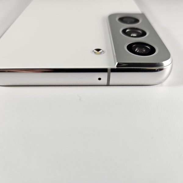 Samsung Galaxy S22 - Unlocked, 128 GB, White, 8 GB, SM-S901U1