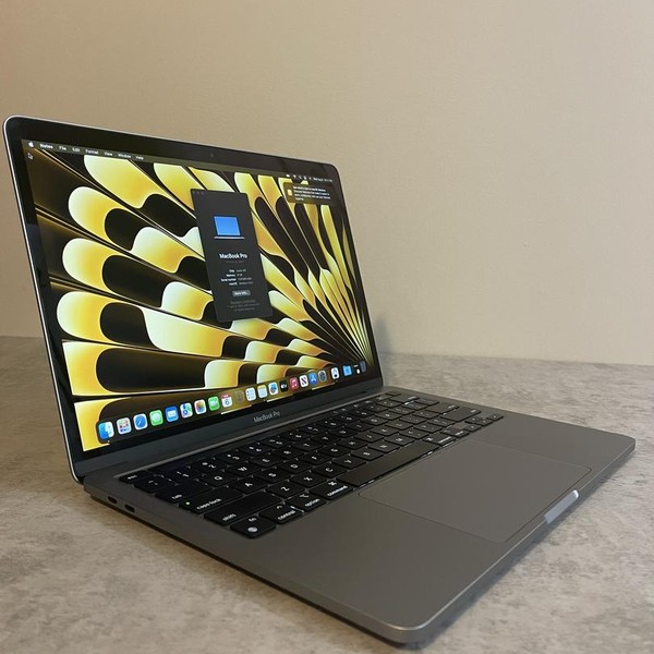 MacBook Pro 2022 - 13 inch - 256 GB, Gray, 8 GB, Apple M2