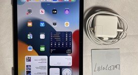 Mint
													Apple iPad Air 5th Gen - Unlocked, Gray, 256 GB, A2589, photo 2 of 10