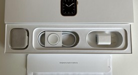 Mint
													Apple Watch Series 5 44mm - Unlocked, Gold, A2095 Cellular, Stainless Steel, photo 3 of 13