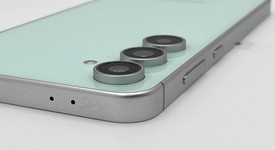 Good
													Samsung Galaxy S24 FE - Unlocked, Mint, 128 GB, SM-S721U1, photo 4 of 5