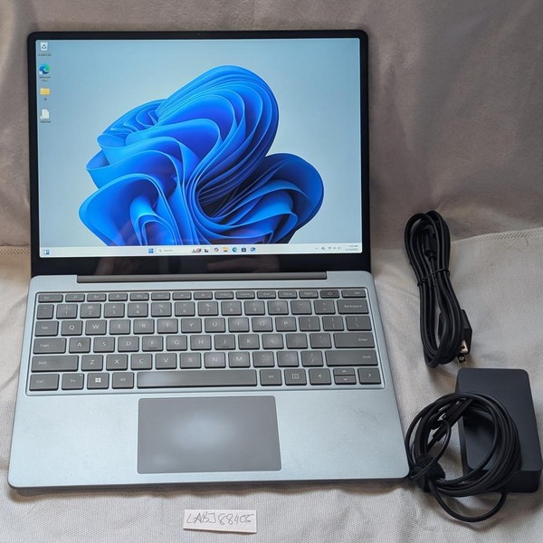 Microsoft Surface Laptop Go 2 - 128 GB, Platinum, 8 GB, Intel Core i5