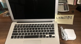 Good
													MacBook Air 2017 - 13" - I5, Silver, 256 GB, 8 GB, photo 2 of 9