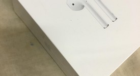 New
													Apple AirPods 2nd Gen - Lightning Case, photo 3 of 6