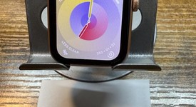 Fair
													Apple Watch SE 1st Gen 40mm - Unlocked, Gold, A2353 - Cellular, Aluminum, photo 5 of 7