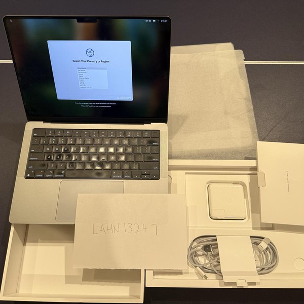 MacBook Pro 2021 - 14 inch - 512 GB, Gray, 16 GB, Apple M1 Pro 8-core