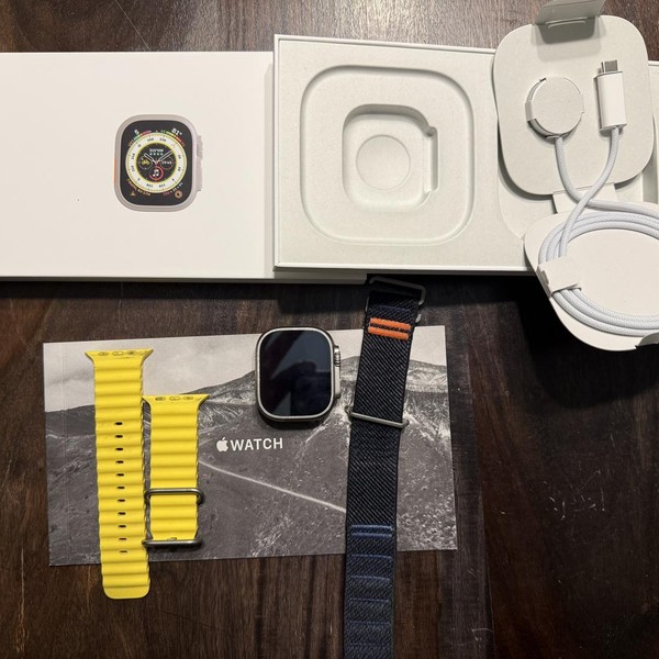Apple Watch Ultra 49mm - Unlocked, Titanium, A2622