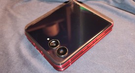 Fair
													Motorola Razr Ultra (2025) - Unlocked, PANTONE Rio Red, 1 TB, 16 GB, photo 3 of 15