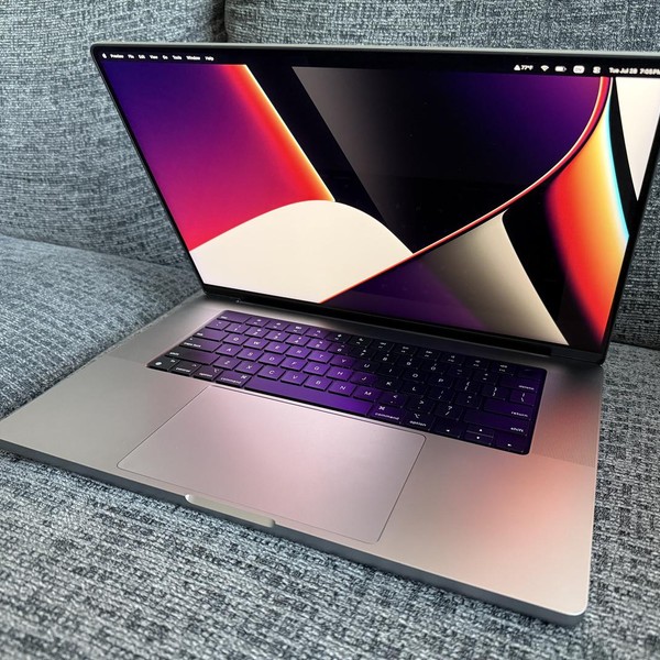 MacBook Pro 2021 - 16 inch - 1 TB, Gray, 32 GB, Apple M1 Pro 10-core