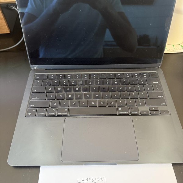 MacBook Air 2022 (M2) - 13 inch - 256 GB, Midnight, 8 GB, Apple M2